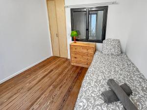 Maisons de vacances Maison Atypique acces direct Paris, Cuisine design : photos des chambres