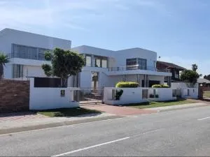 Martha's Guesthouse - Bluewater Bay