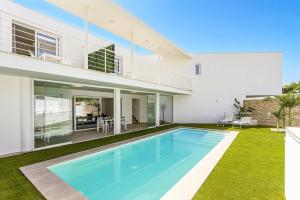Villa Laire by Villa Plus