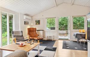 Stunning Home In Fårvang With Wifi