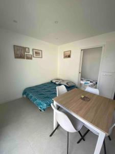 La Maisonnette T2 charmant jardin parking La Cadière dAzur 1 à 4 personnes