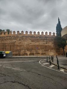 Diseño y confort junto a la Muralla de la Macarena