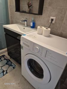 Lavender-Dalia cosy apartment center of Athens