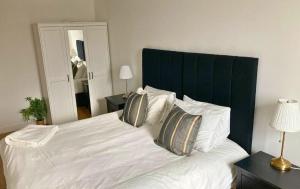 Bracknell RWH Stunning Two Bedroom Apartment