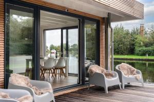 Surla houseboat Hangloose Kagerplassen