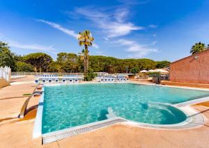 Le Standing chalet spacieux camping 5 étoiles Provence