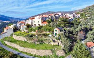 Panoramic Rural House With Garden