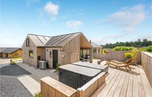 4 Bedroom Stunning Home In Sjølund