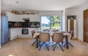 Appartements Gorgeous Apartment In Le Luc With Wifi : photos des chambres