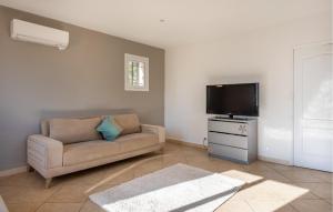 Appartements Gorgeous Apartment In Le Luc With Wifi : photos des chambres