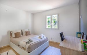 Appartements Gorgeous Apartment In Le Luc With Wifi : photos des chambres