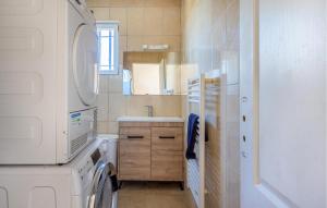 Appartements Gorgeous Apartment In Le Luc With Wifi : Appartement 3 Chambres