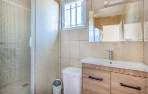 Appartements Gorgeous Apartment In Le Luc With Wifi : photos des chambres