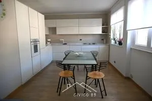 Civico 83 - أغنون