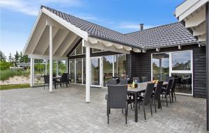 Nice Home In Blåvand With Kitchen