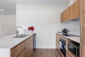 Modern Brand New House near Mall Park with 2Parking