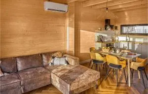 2 Bedroom Awesome Home In Trzesacz - Тшенсач