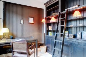 Paris Green House residence