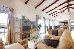 Spacious Bright & Airy Penthouse C at Playa Venao
