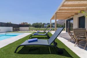 Elegant House with Private Pool