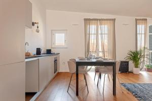 Gabrielles Roof New Modern Apartment