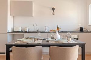 Gabrielles Roof New Modern Apartment