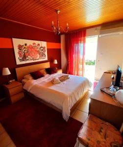 Villa "Eva" - Entire Seaview Holiday Home - 3 Walk Beach - Families, Groups & Longer Stays