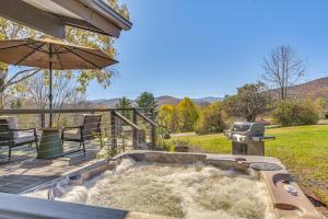 Cozy Mtn-View Chalet Less Than 2 Mi to Windham Slopes - 3hvězdičkové hotely ve městě Windham