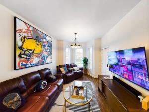 Chi-Town Hideout #1 - Near Metra