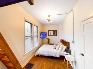 Chi-Town Hideout #1 - Near Metra