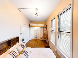 Chi-Town Hideout #1 - Near Metra