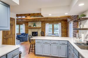 On-Site Lake and Gazebo Cabin in Yellow Springs!