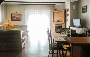 4 Bedroom Stunning Home In Dominikowo