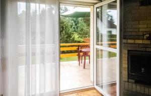 4 Bedroom Stunning Home In Dominikowo