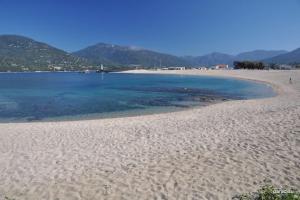 Appartements T2 d'exception 100m plage terrasse vue mer et montagnes : photos des chambres