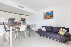 Appartements T2 d'exception 100m plage terrasse vue mer et montagnes : photos des chambres