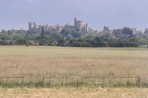 Family home, view of Windsor Castle - Dorney