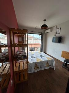 Kitnet c garagem 2 km da praia