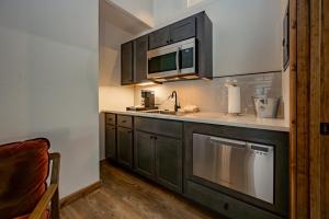 Cove Creek Lodge 215 Standard Double Queen Room