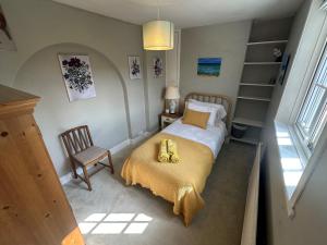 Detach Sandstone Cottage, Sleeps 6, 2 x King Size, 2 x Singles