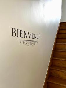 Maison des H, au bord de lEtang