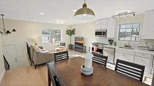 Warm and Bright Home, Metro 1 Min Walk - District Heights