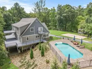 Secluded Luxury Home with Pool and Hot Tub in ASHEVILLE 15 min to Downtown - Busbee