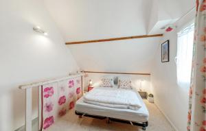 Maisons de vacances Nice Home In Le Minihic-Sur-Rance : photos des chambres