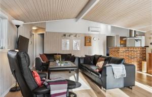 Beautiful Home In Humble With Sauna