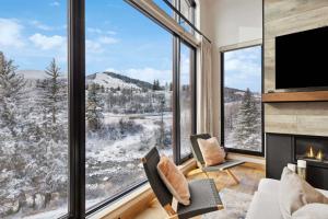 Riverfront Lodge 308 by East West Hospitality