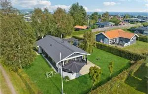 3 Bedroom Beautiful Home In Juelsminde - Sønderby