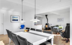 4 Bedroom Awesome Home In Dronningmølle