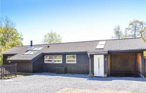 Two-Bedroom Holiday Home With A Fireplace In Sjællands Odde