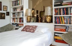 Maisons de vacances Amazing Home In Leognan With Sauna : photos des chambres